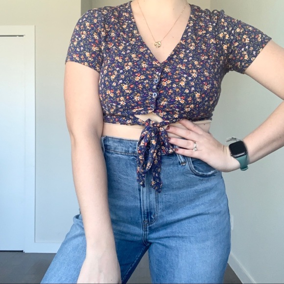 ❤️American Eagle Floral Button down front tie Crop Top Blue Short Sleeve - Picture 1 of 4